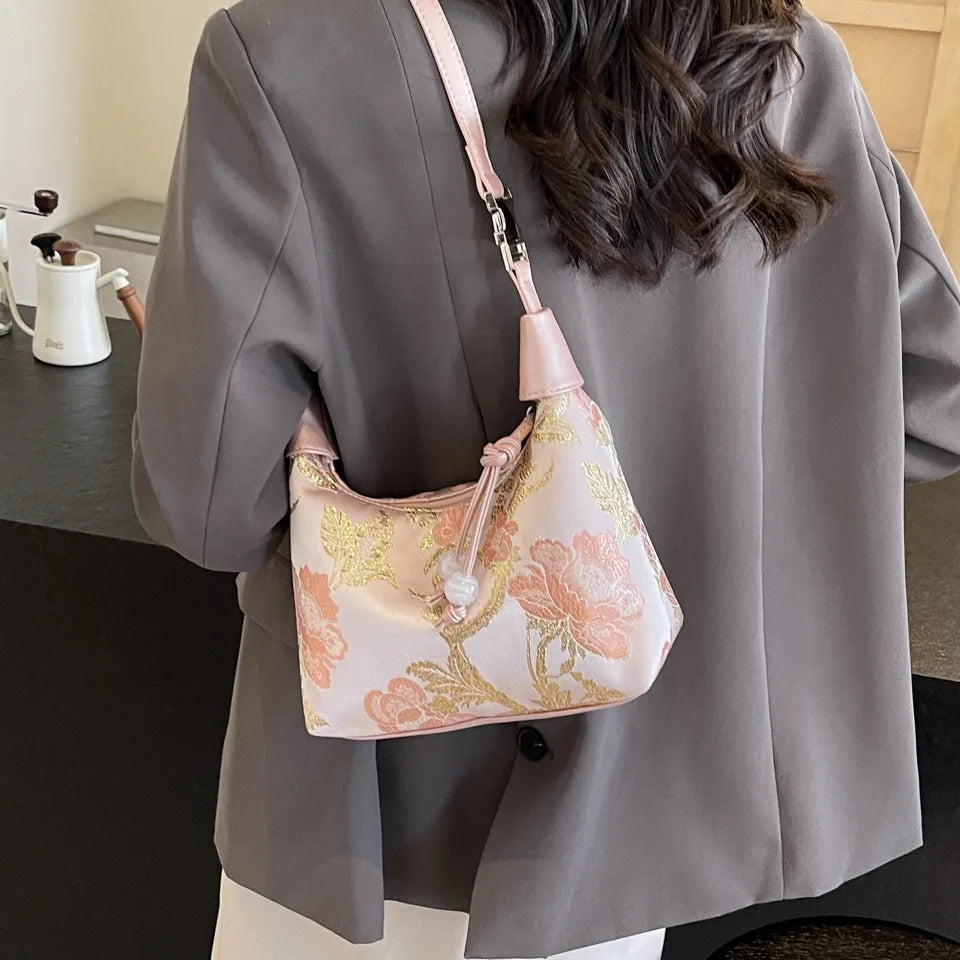 Bestickte Mini Handtasche aus Seide im Hanfu-Stil