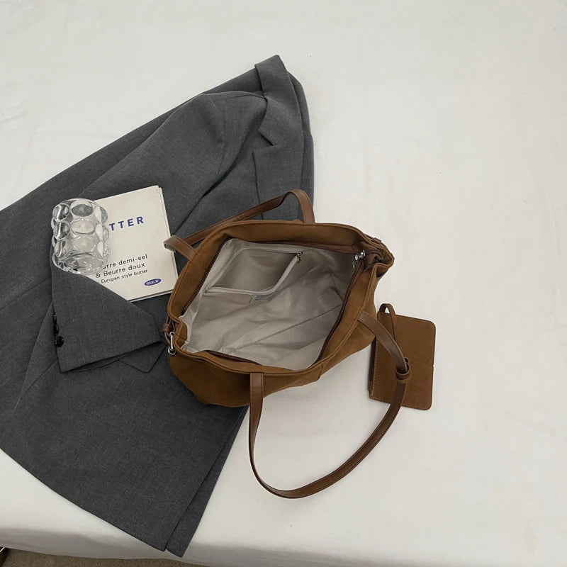 Schultertasche mit Innentasche